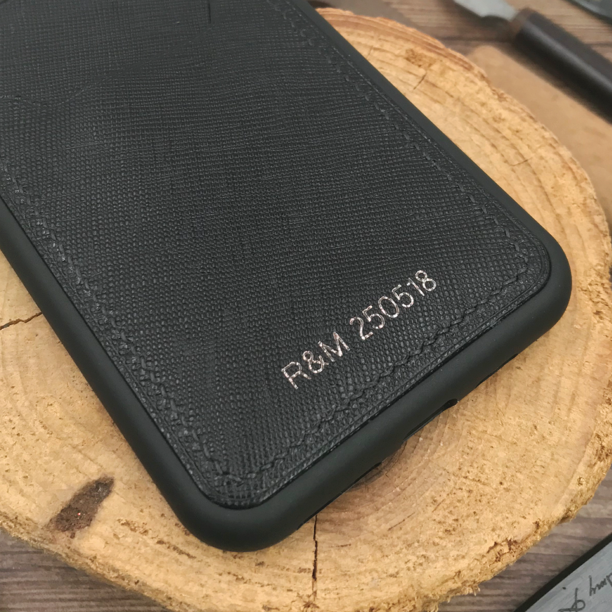 Saffiano Leather | Card Slot iPhone Case | 十字紋牛皮系列 | 卡位手機殼