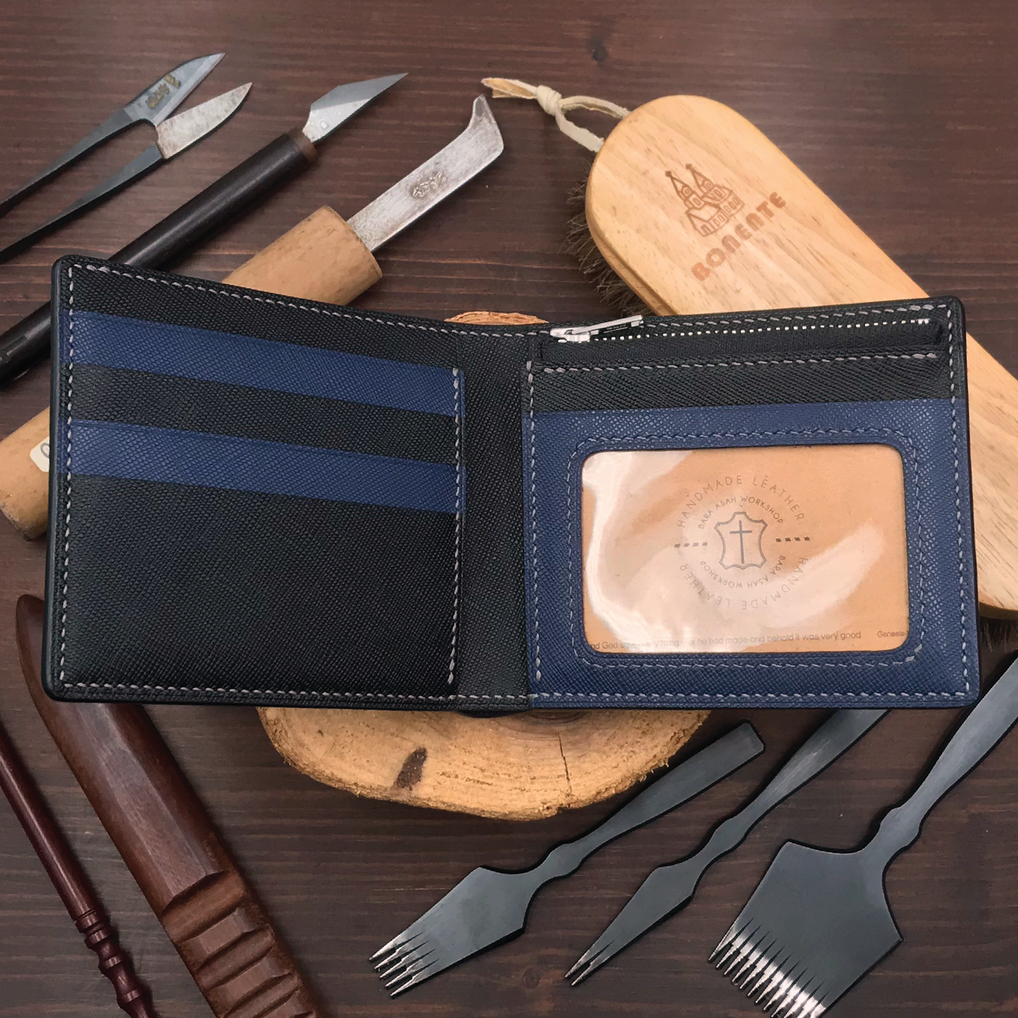 Saffiano Leather | Bifold Short Wallet | Zipper Slot Design | 十字紋牛皮系列 | 兩摺短銀包 | 拉鏈包款式