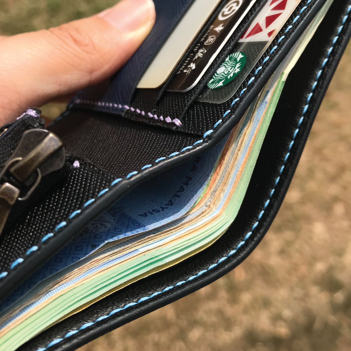 Saffiano Leather | Bifold Short Wallet | Zipper Slot Design | 十字紋牛皮系列 | 兩摺短銀包 | 拉鏈包款式