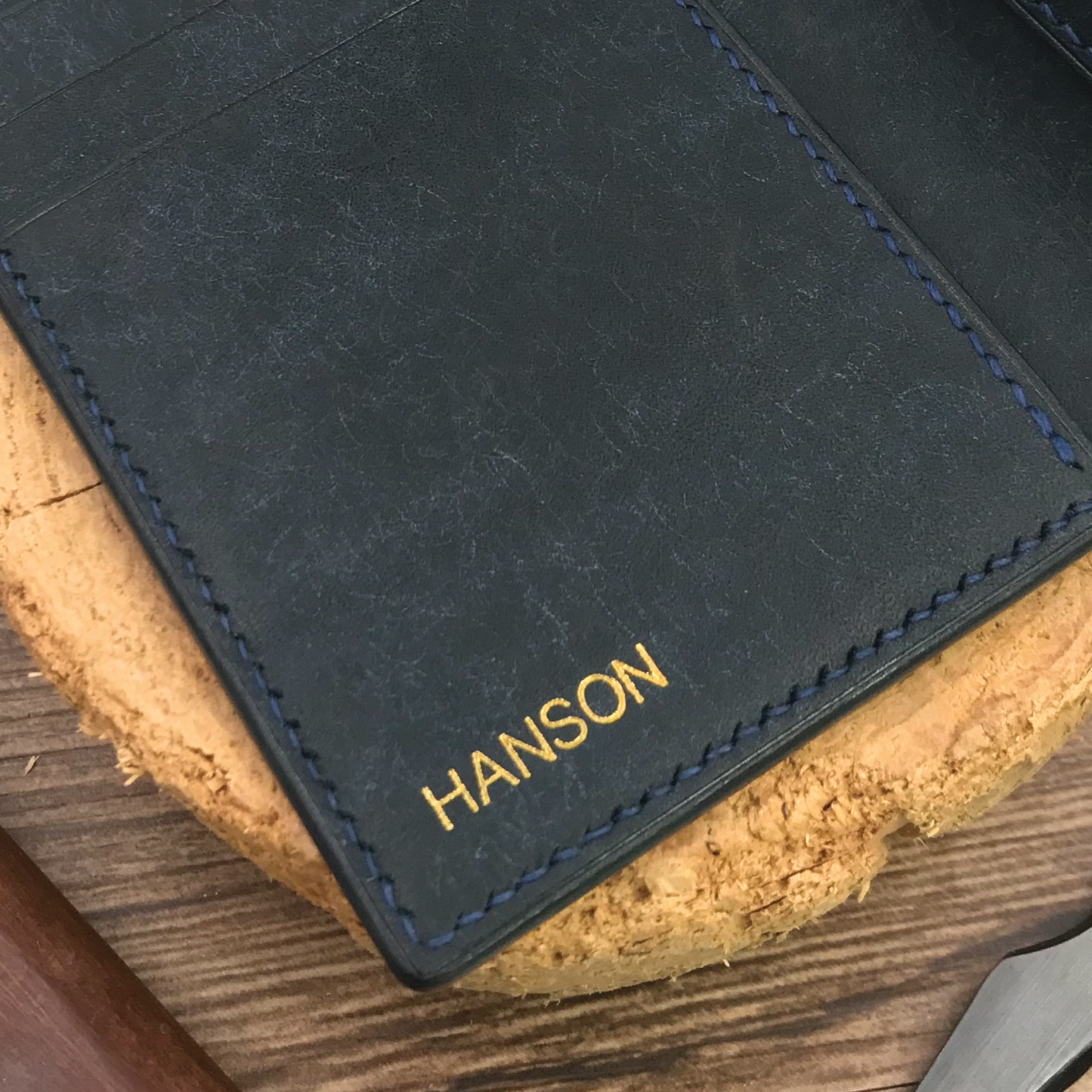 Pueblo Leather | Bifold Medium Wallet | Card Slot, Photo Slot | 磨砂牛皮系列 | 兩摺中銀包 | 卡位，相位款式