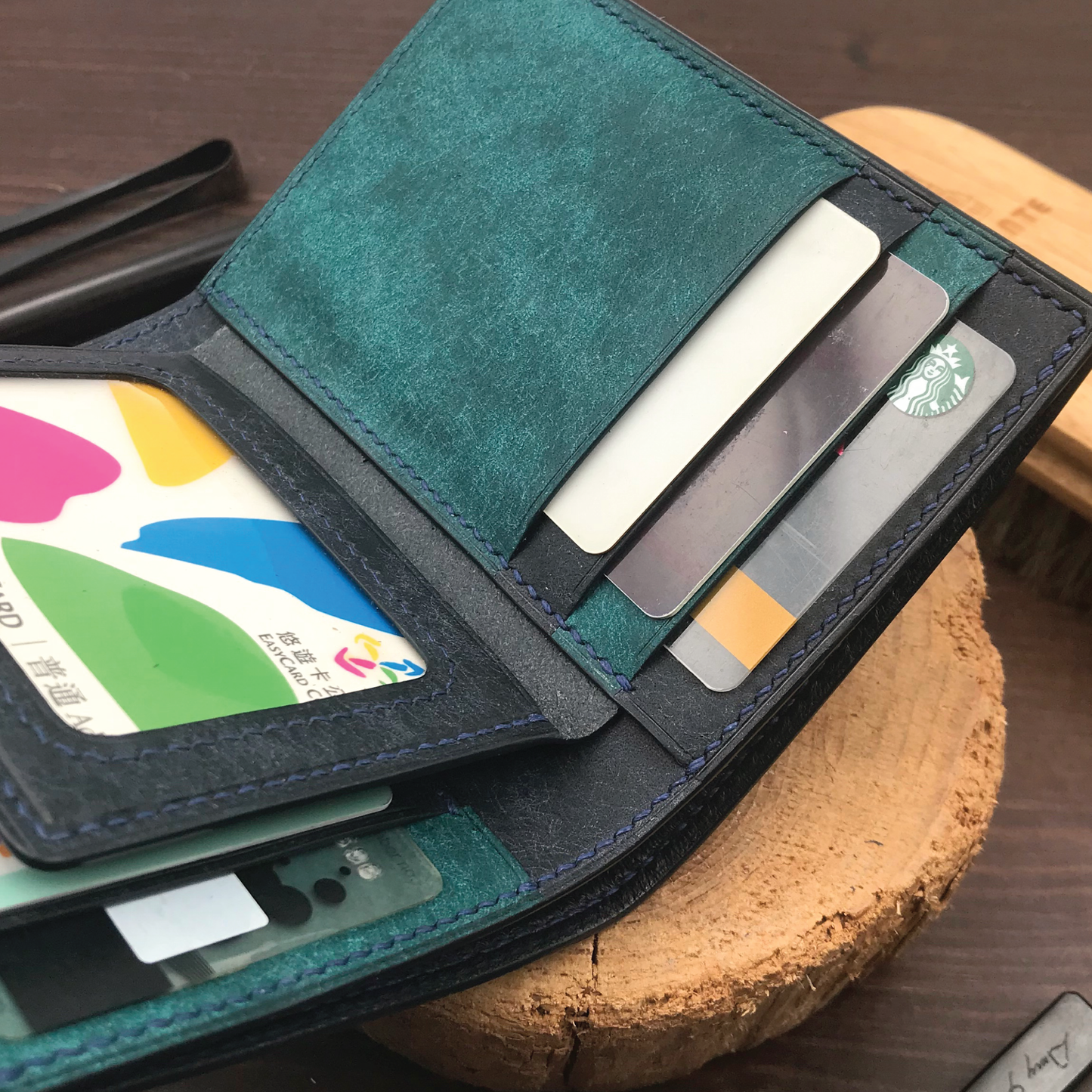 Pueblo Leather | Bifold Medium Wallet | Card Slot, Photo Slot | 磨砂牛皮系列 | 兩摺中銀包 | 卡位，相位款式