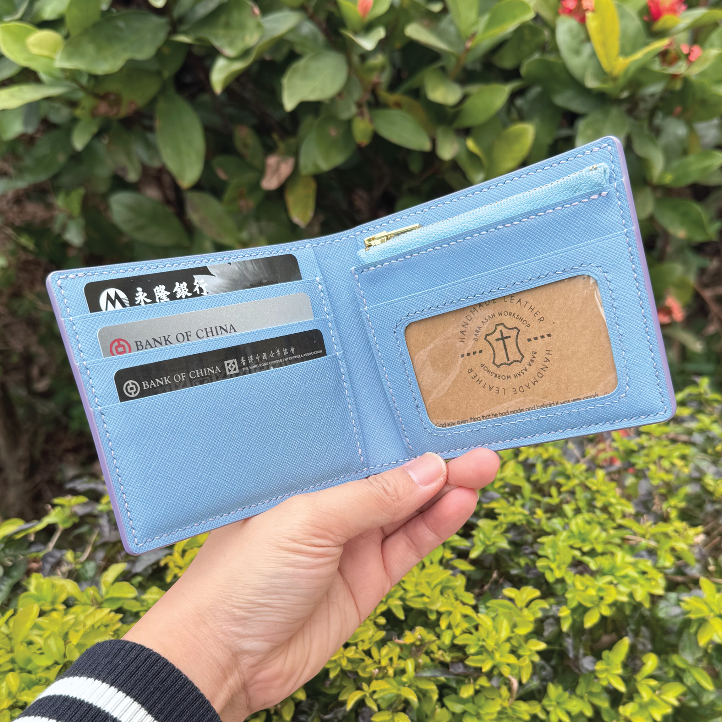 Saffiano Leather | Bifold Short Wallet | Zipper Slot Design | 十字紋牛皮系列 | 兩摺短銀包 | 拉鏈包款式