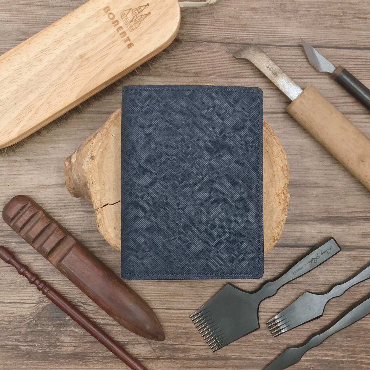 Saffiano Leather | Bifold Medium Wallet | Card Slot, Photo Slot | 十字紋牛皮系列 | 兩摺中銀包 | 卡位，相位款式