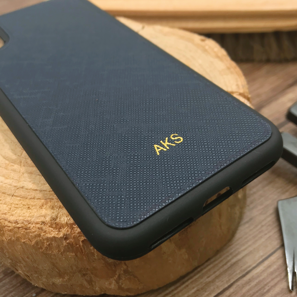 Saffiano Leather | MagSafe Compatible iPhone Case | 十字紋牛皮系列 | 磁吸手機殼