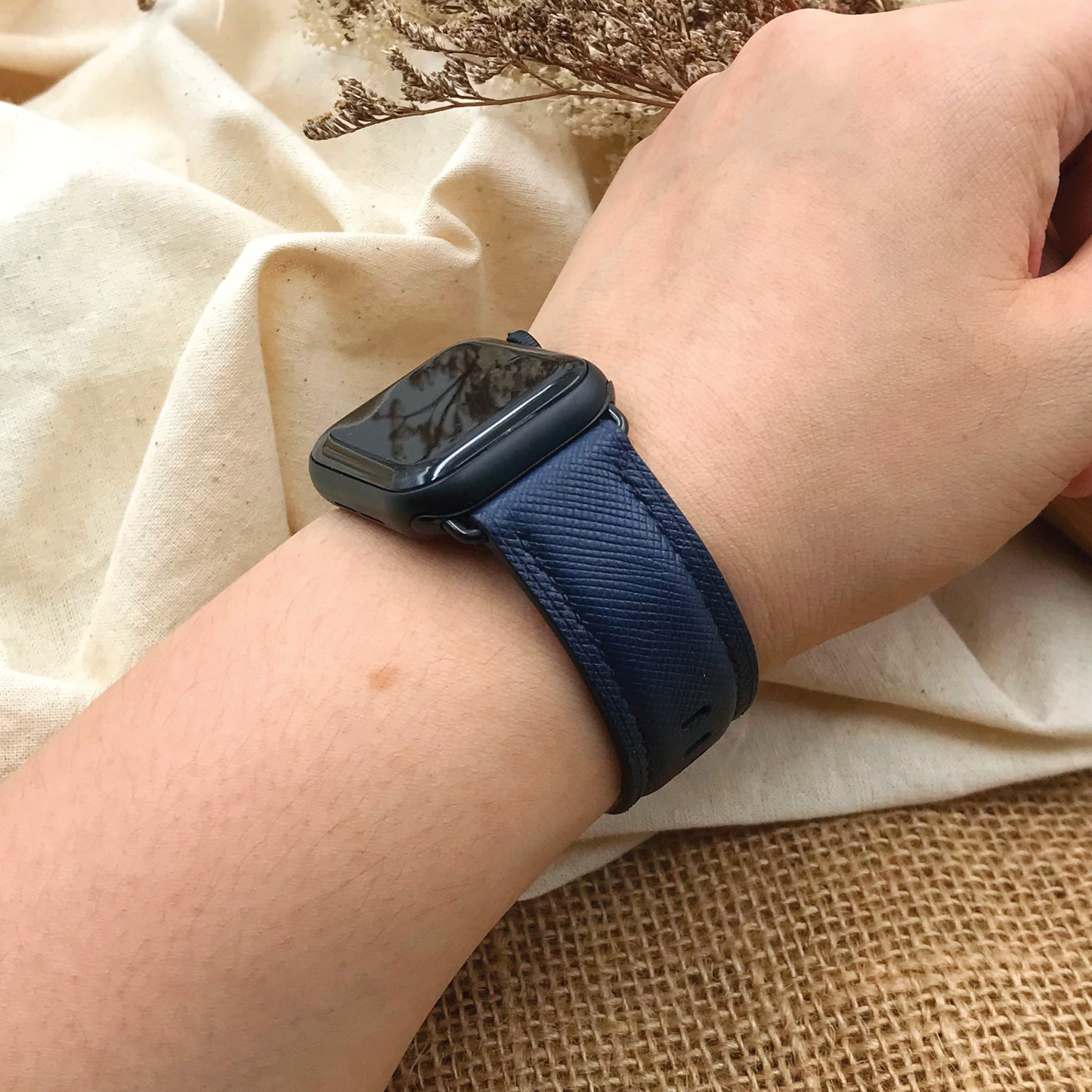 Saffiano Leather | Heavy-Duty Apple Watch Strap | 十字紋牛皮系列 | 厚身款iWatch錶帶