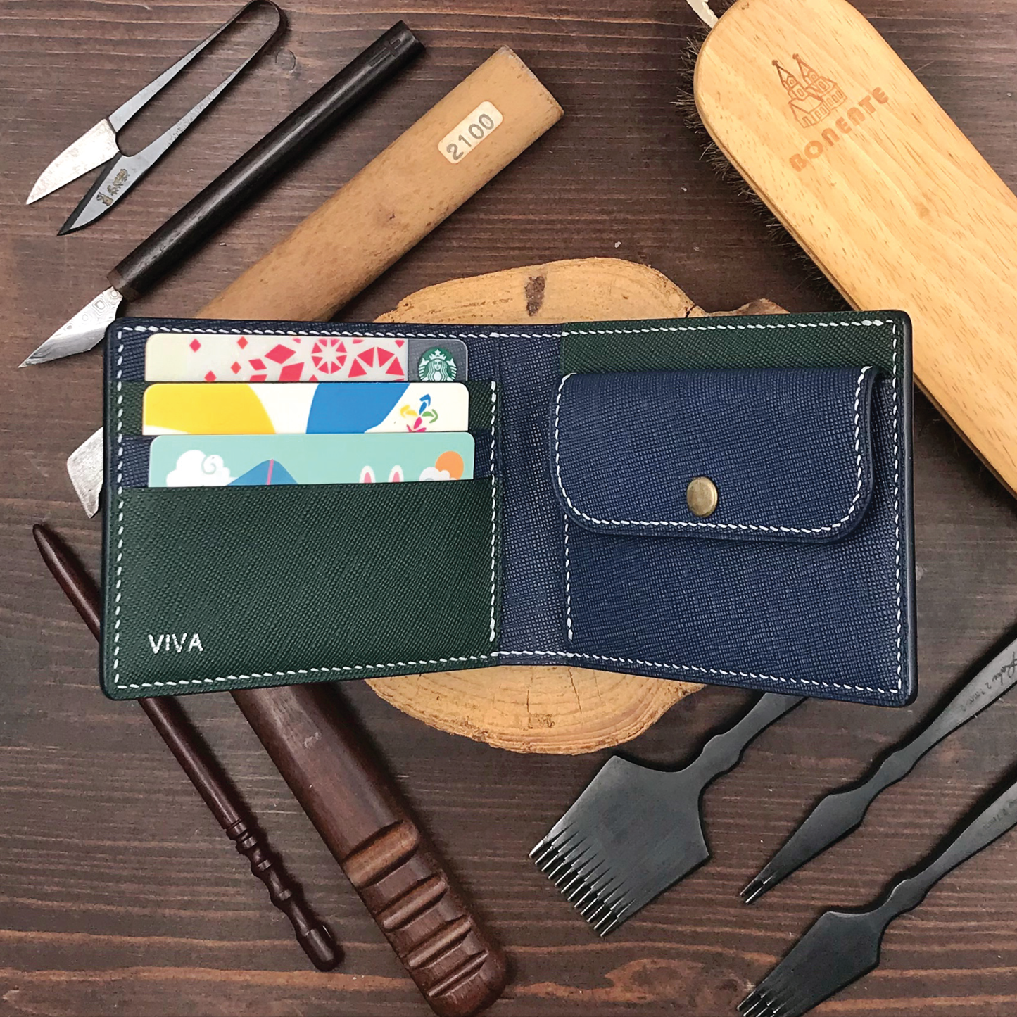 Saffiano Leather | Bifold Short Wallet | Coins Pocket Design | 十字紋牛皮系列 | 兩摺短銀包 | 零錢包款式