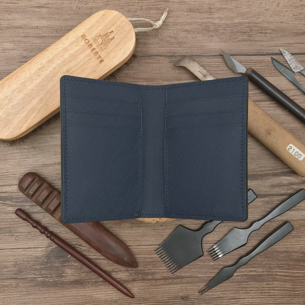 Saffiano Leather | Bifold Medium Wallet | Card Slot, Photo Slot | 十字紋牛皮系列 | 兩摺中銀包 | 卡位，相位款式