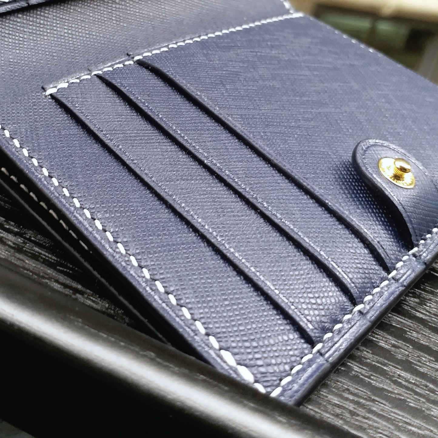 Saffiano Leather | Bifold Medium Wallet | Card Slot, Photo Slot | 十字紋牛皮系列 | 兩摺中銀包 | 卡位，相位款式