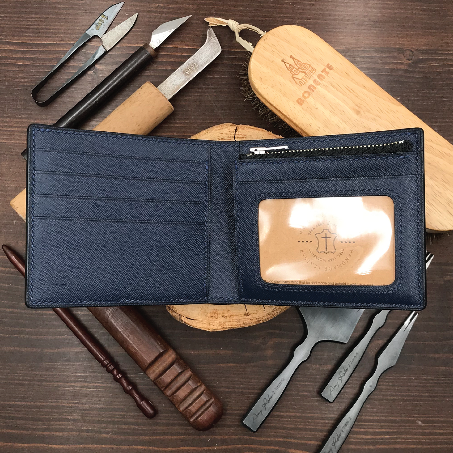 Saffiano Leather | Bifold Short Wallet | Zipper Slot Design | 十字紋牛皮系列 | 兩摺短銀包 | 拉鏈包款式