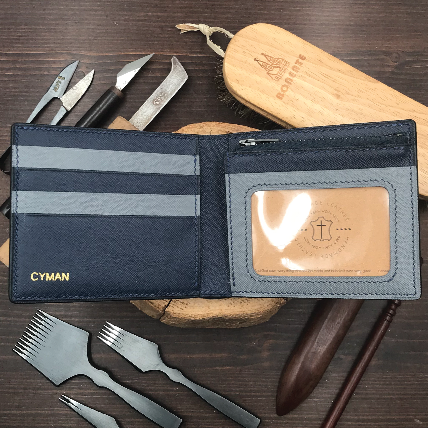 Saffiano Leather | Bifold Short Wallet | Zipper Slot Design | 十字紋牛皮系列 | 兩摺短銀包 | 拉鏈包款式