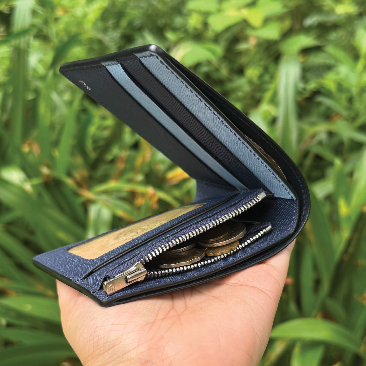 Saffiano Leather | Bifold Short Wallet | Zipper Slot Design | 十字紋牛皮系列 | 兩摺短銀包 | 拉鏈包款式