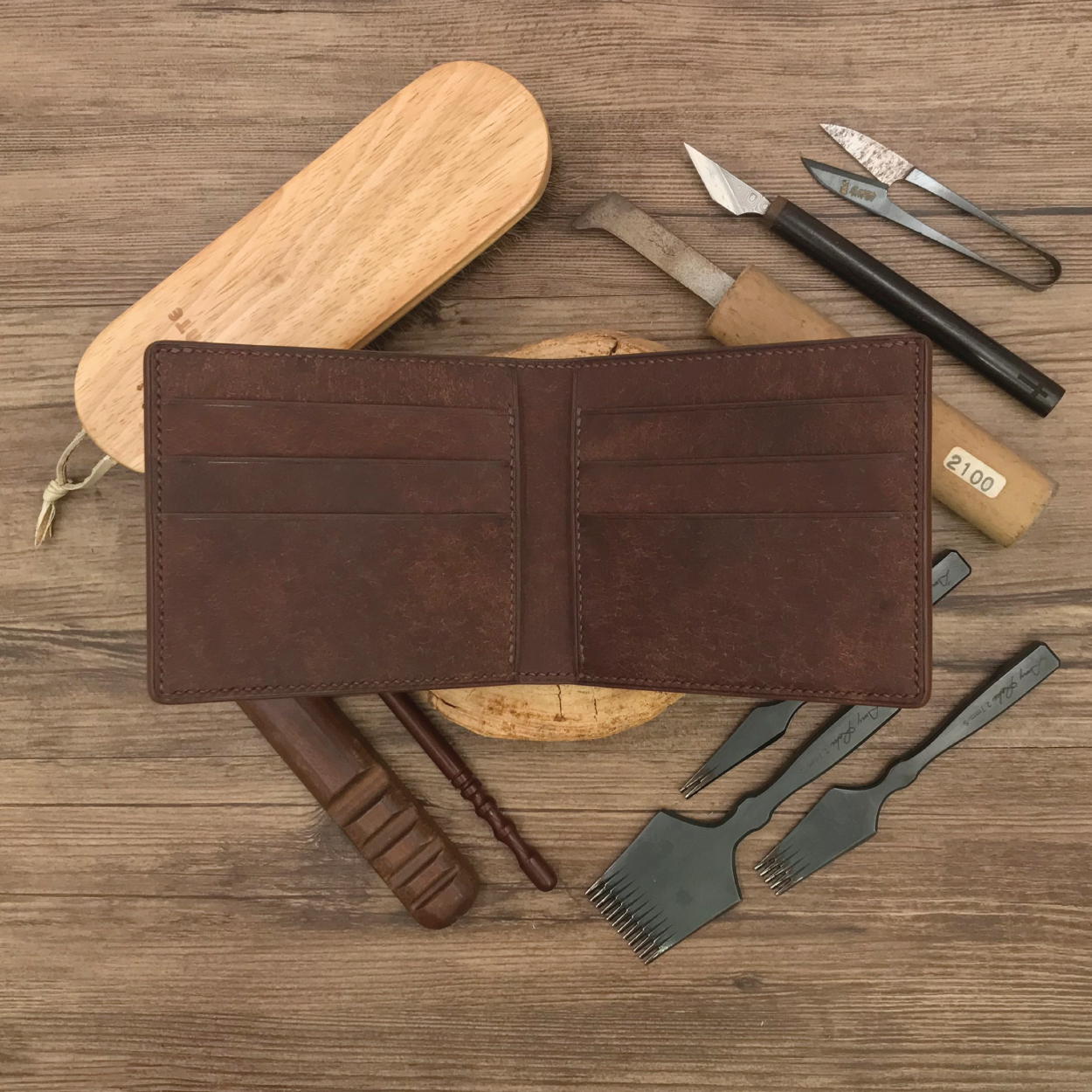 Pueblo Leather | Bifold Short Wallet | Card Slot, Photo Slot | 磨砂牛皮系列 | 兩摺短銀包 | 卡位，相位款式