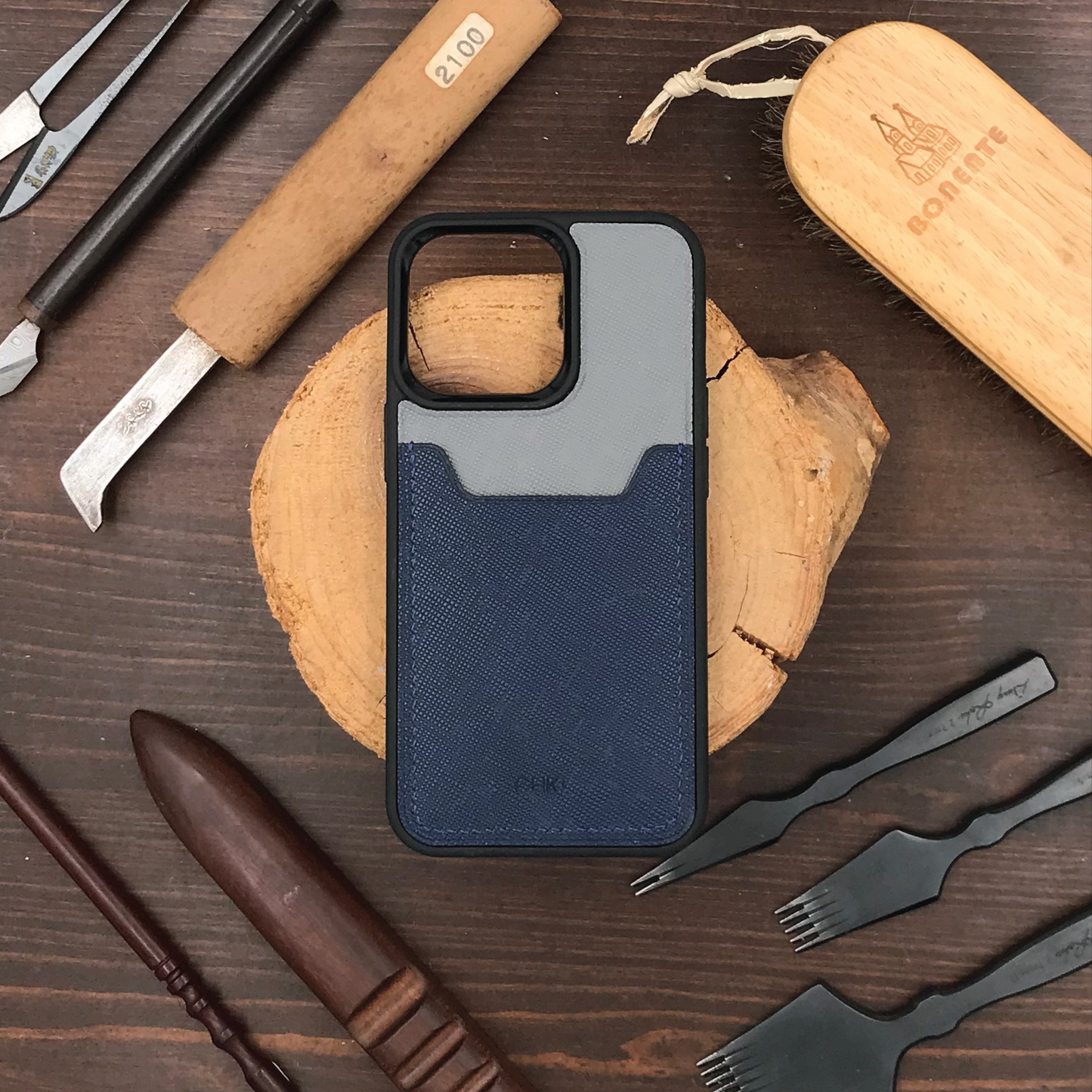 Saffiano Leather | Card Slot iPhone Case | 十字紋牛皮系列 | 卡位手機殼