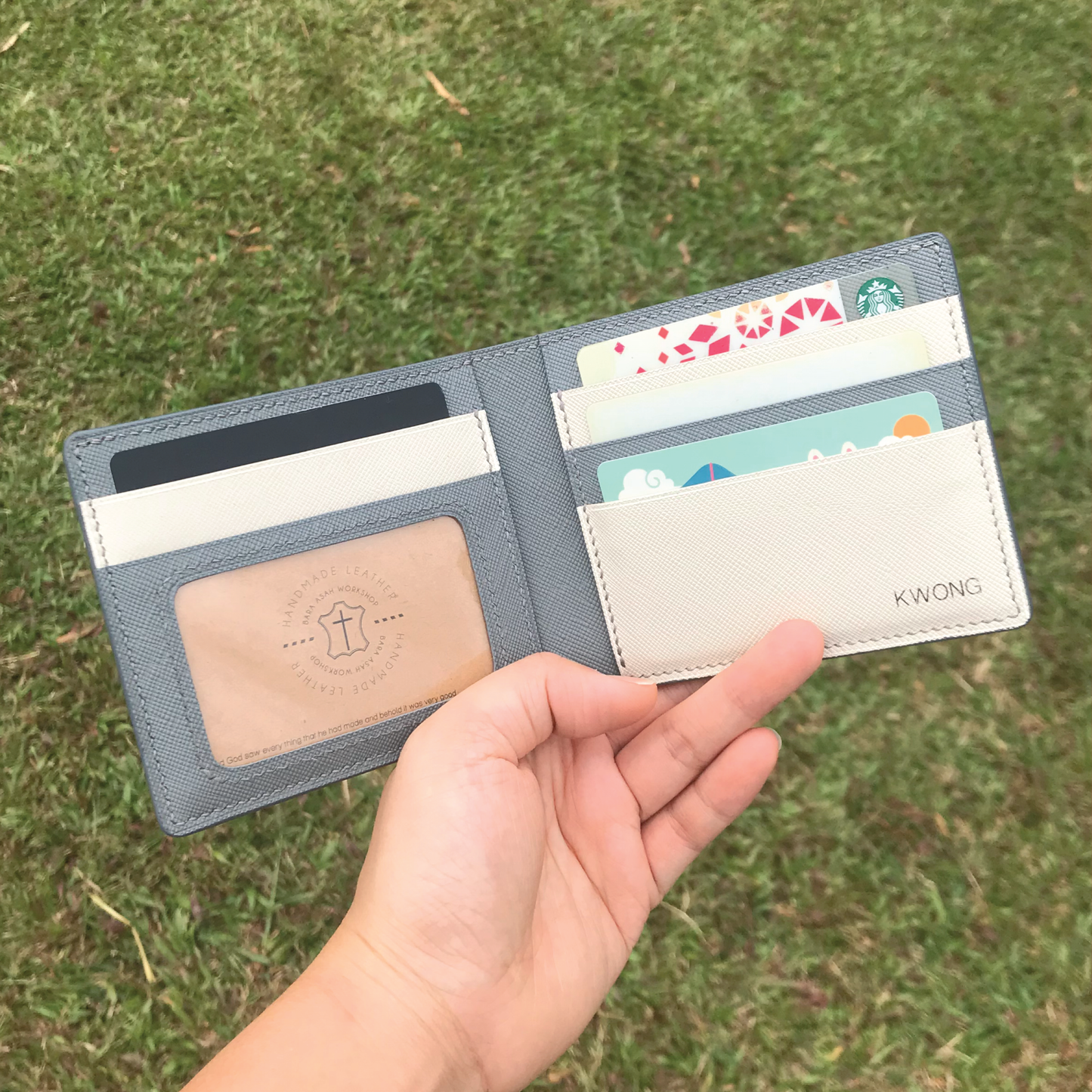 Saffiano Leather | Bifold Short Wallet | Card Slot, Photo Slot | 十字紋牛皮系列 | 兩摺短銀包 | 卡位，相位款式