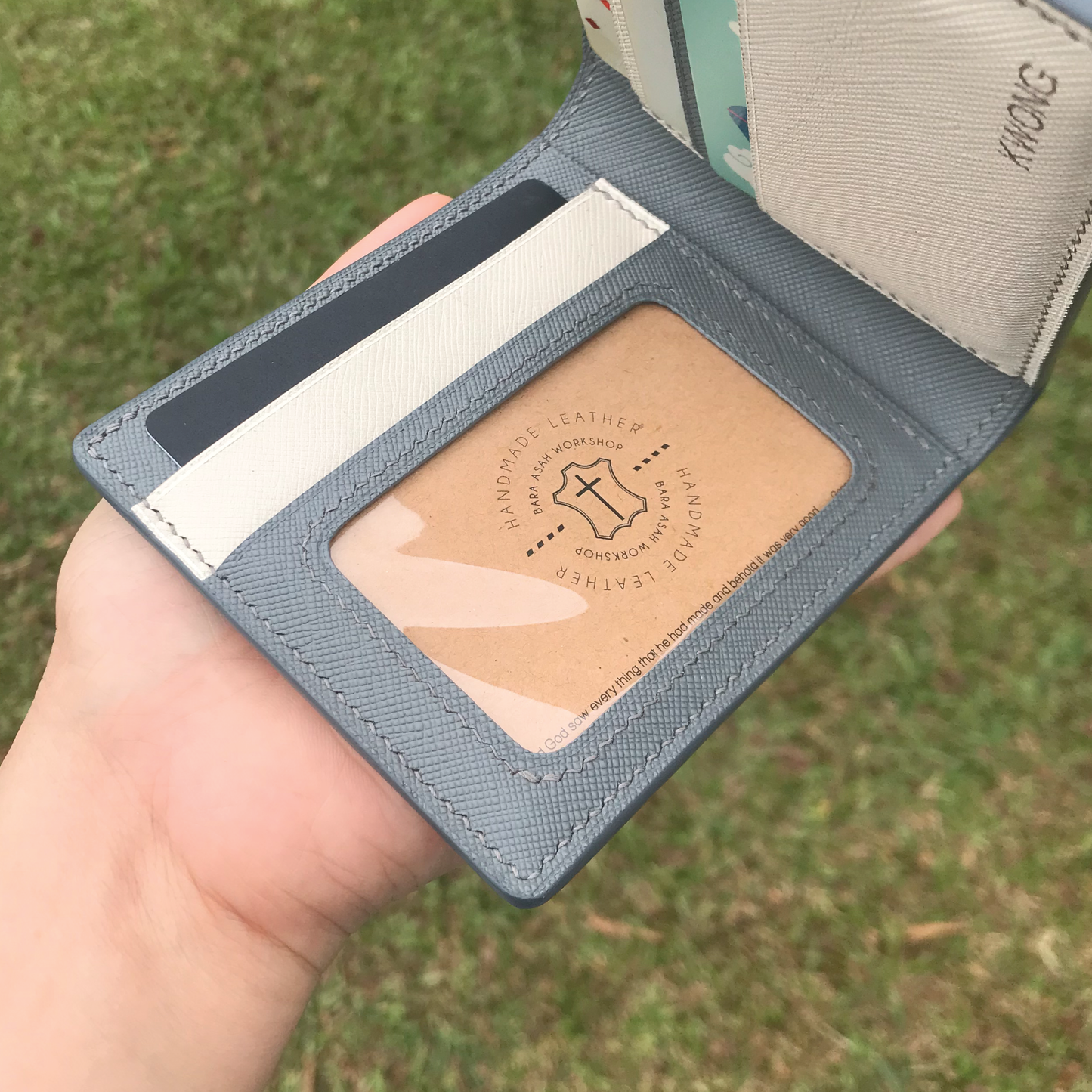 Saffiano Leather | Bifold Short Wallet | Card Slot, Photo Slot | 十字紋牛皮系列 | 兩摺短銀包 | 卡位，相位款式