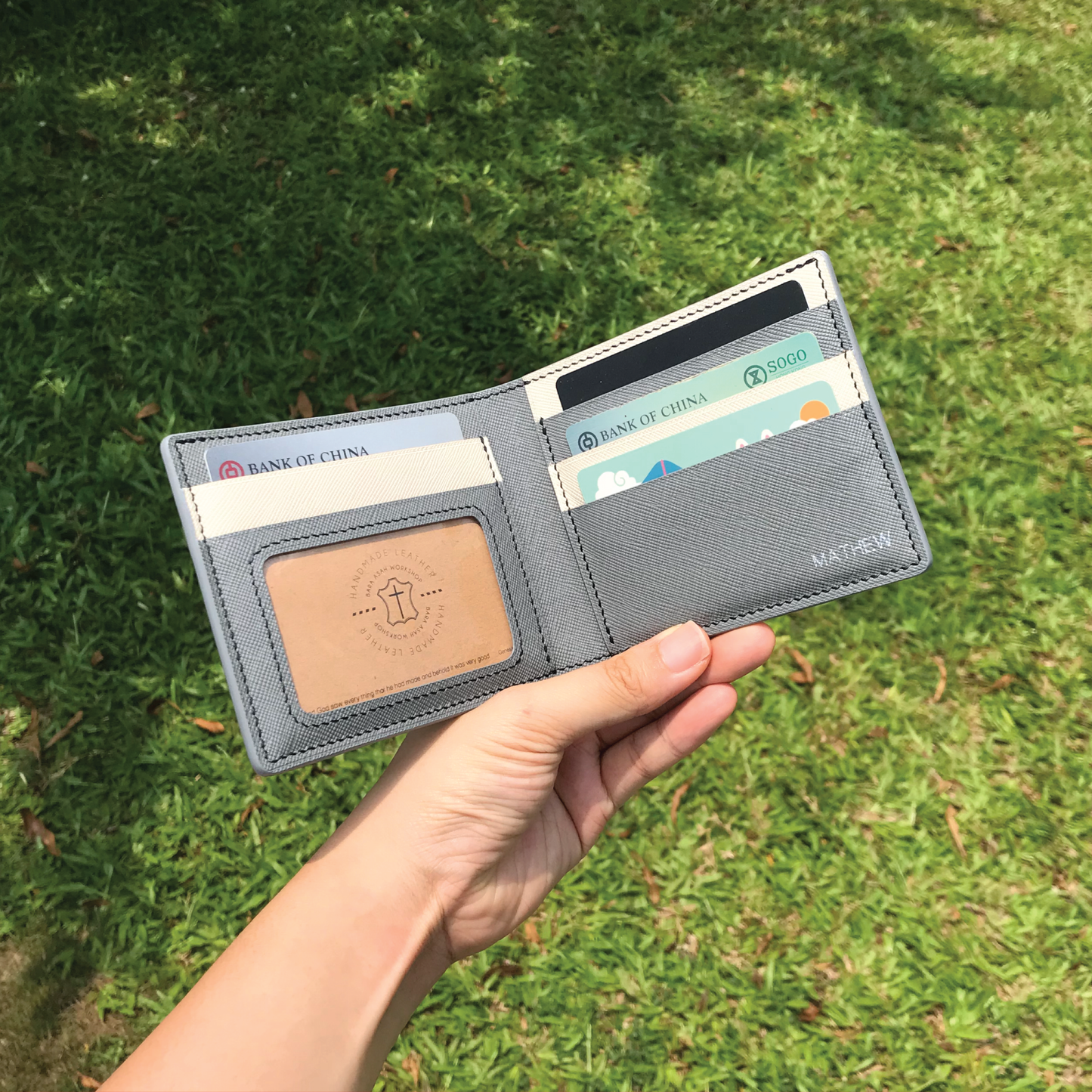 Saffiano Leather | Bifold Short Wallet | Card Slot, Photo Slot | 十字紋牛皮系列 | 兩摺短銀包 | 卡位，相位款式
