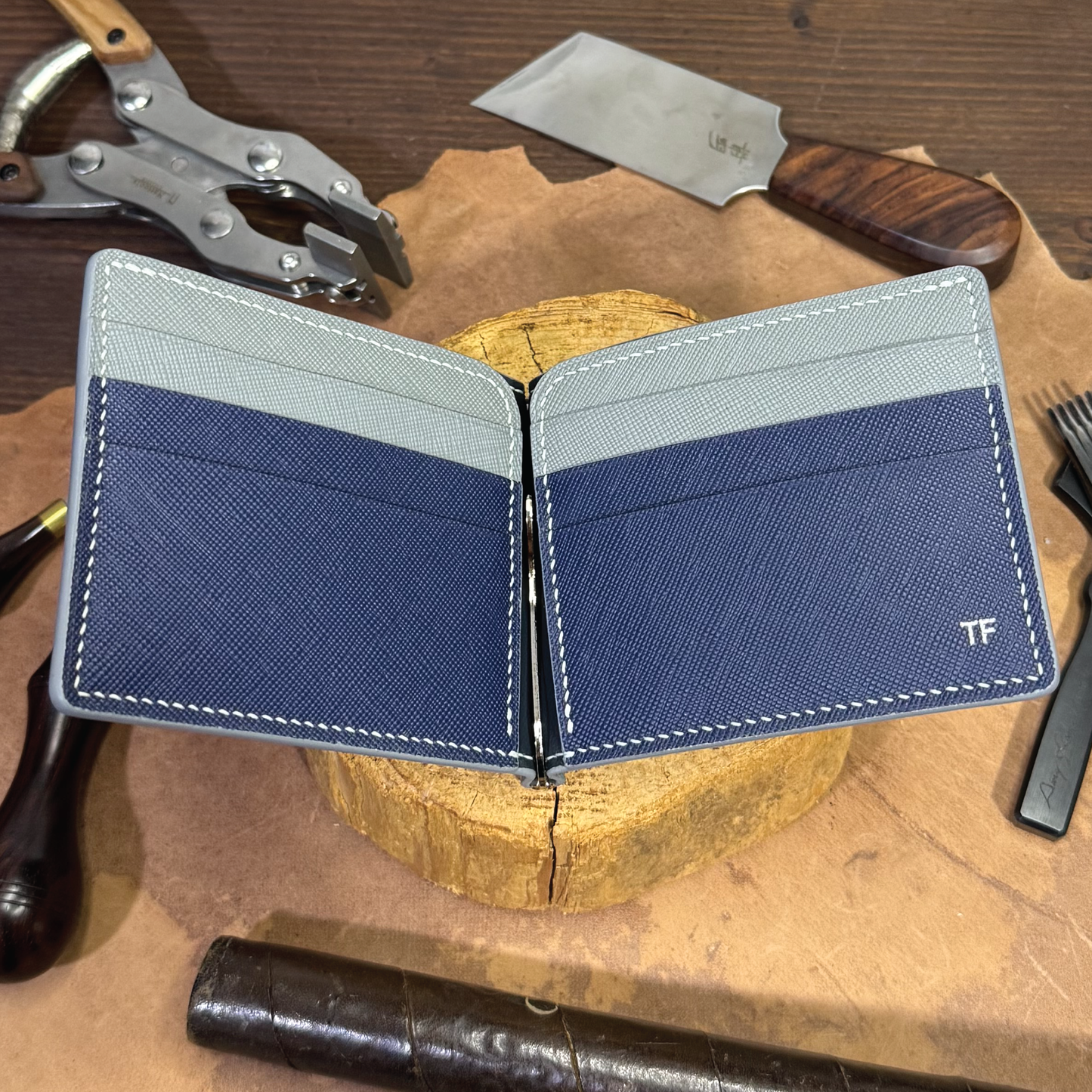 Saffiano Leather | Money Clip Wallet | Half-opened  Internal Pockets Style