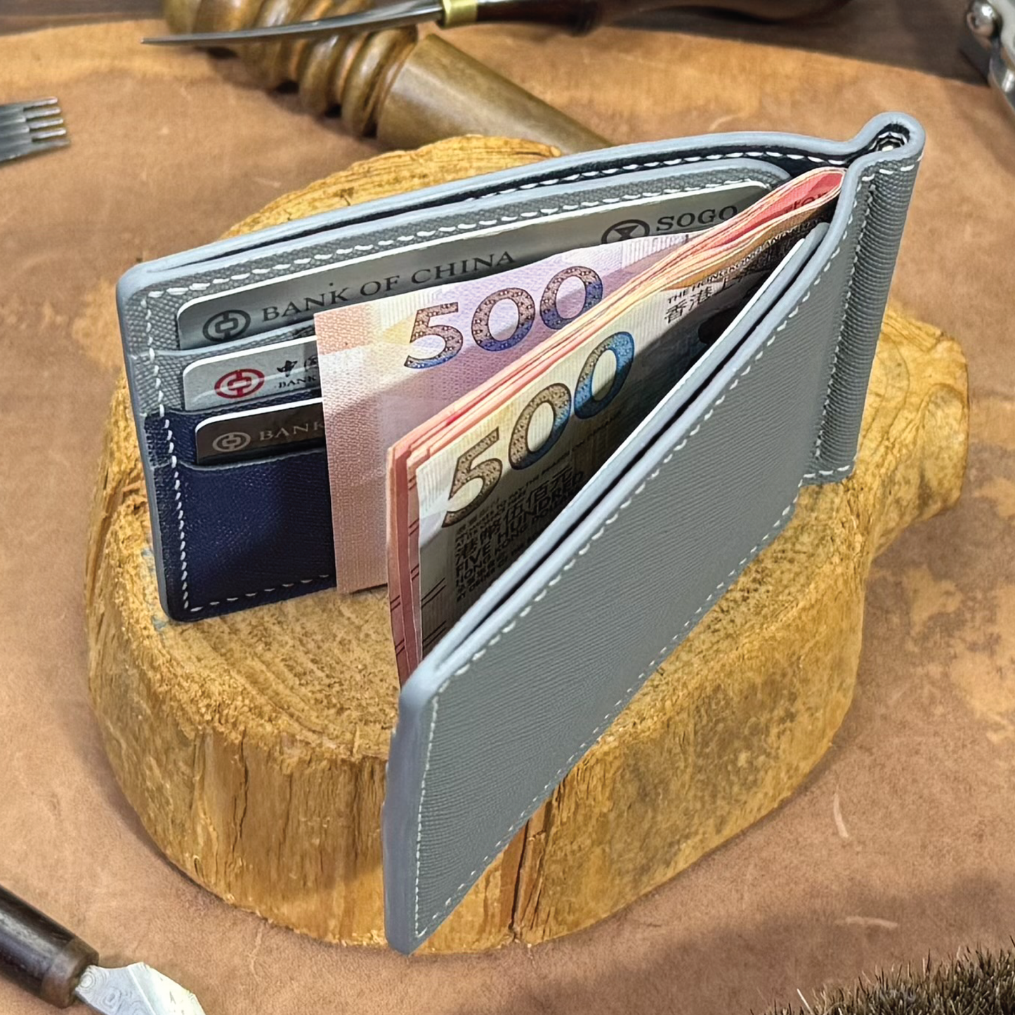 Saffiano Leather | Money Clip Wallet | Half-opened  Internal Pockets Style