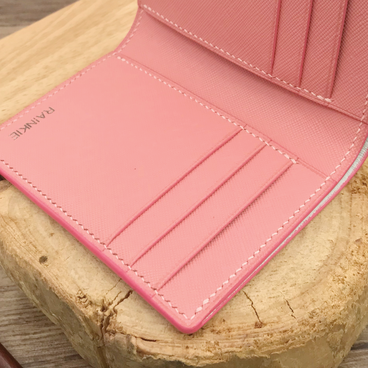 Saffiano Leather | Bifold Medium Wallet | Card Slot, Photo Slot | 十字紋牛皮系列 | 兩摺中銀包 | 卡位，相位款式