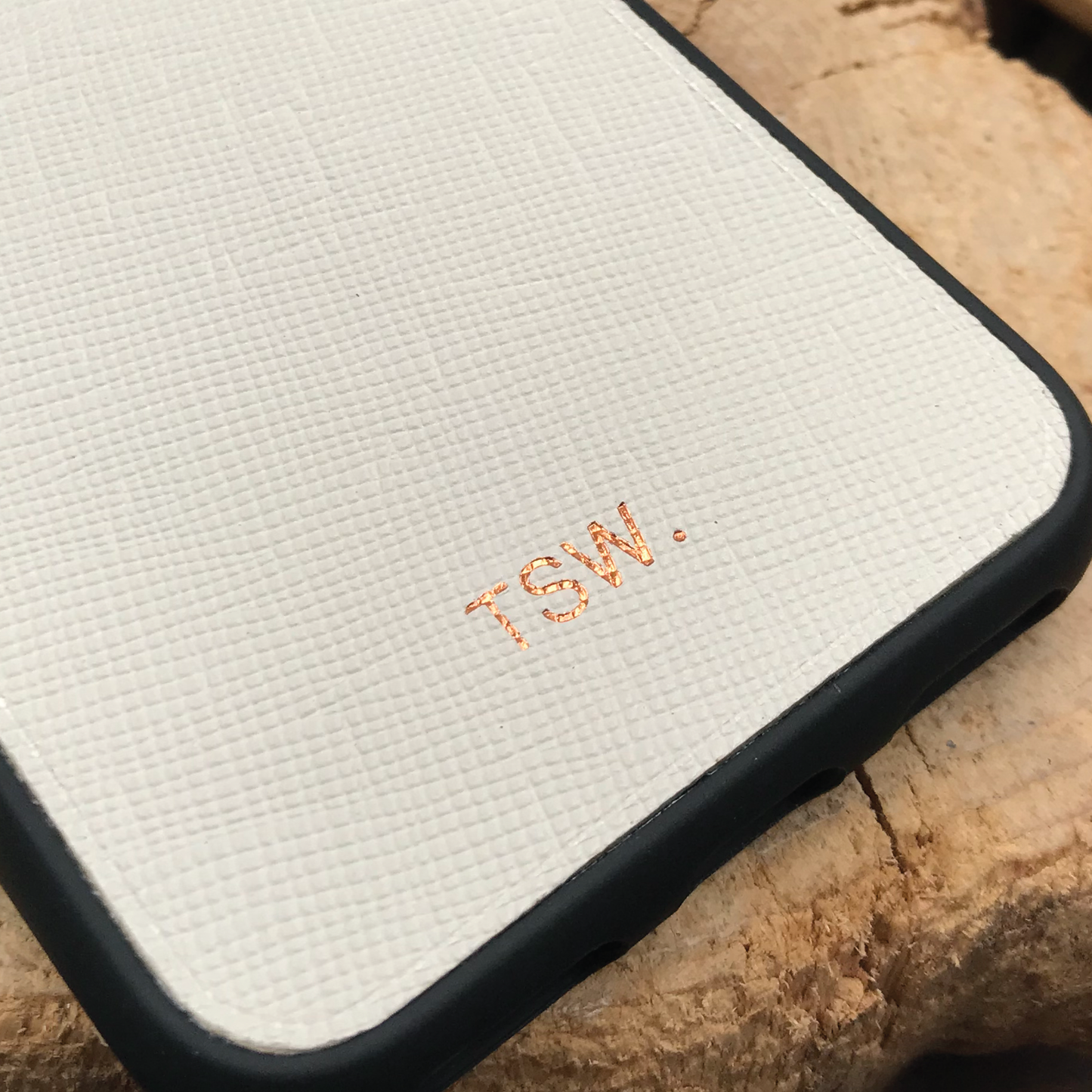 Saffiano Leather | MagSafe Compatible iPhone Case | 十字紋牛皮系列 | 磁吸手機殼